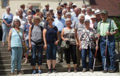 2022_07_13 Vor der Kirche in Iptingen